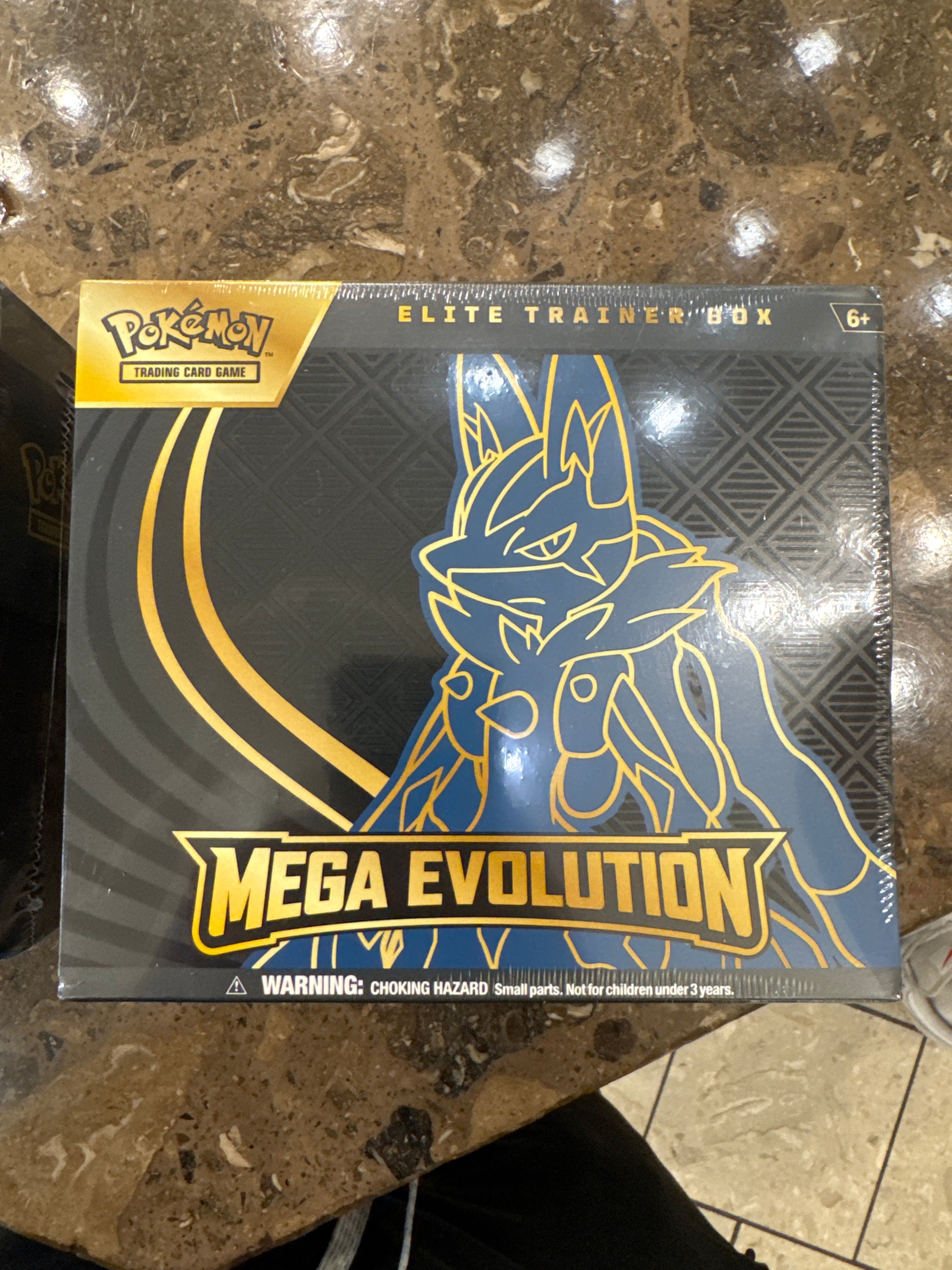 Mega Evolutions Lucario ETB